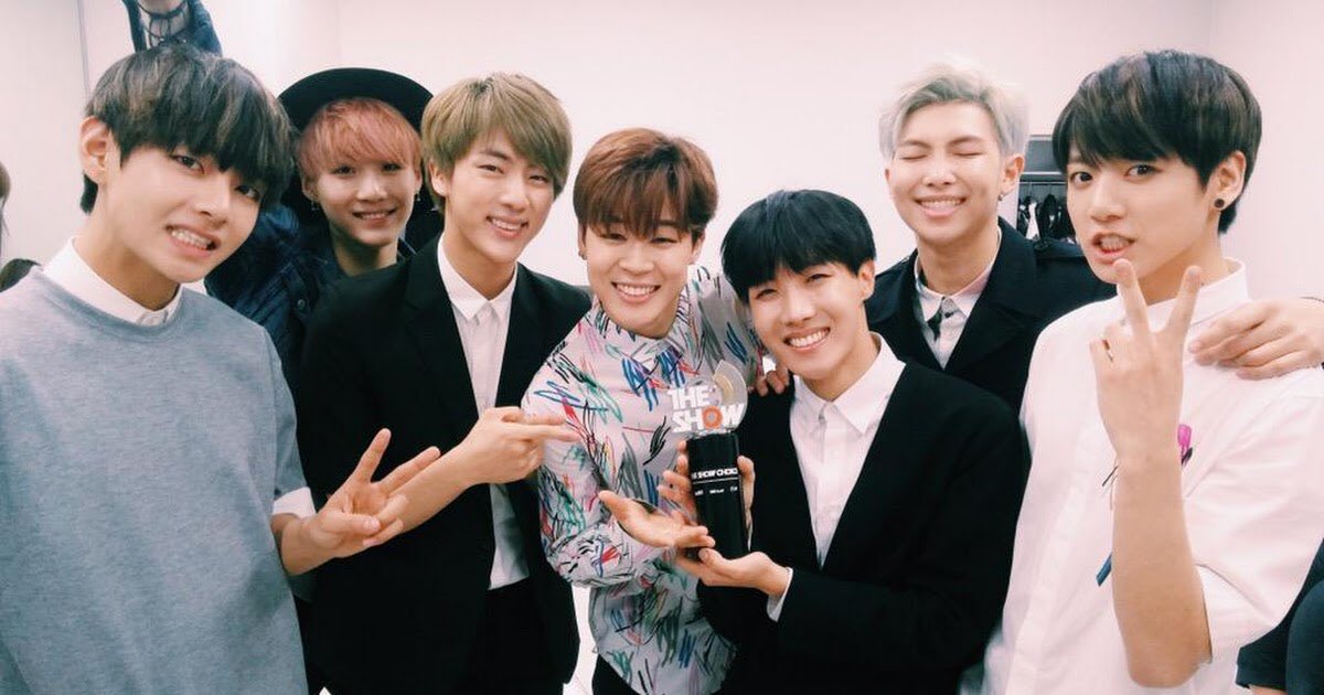 magicshopran's tweet photo. 💜BTS Always 7 forever 💙 https://t.co/pqAdLb5SxE