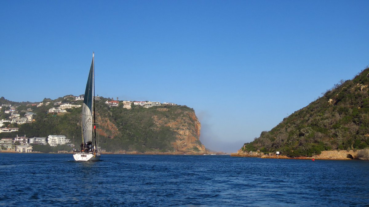 gotravelbug's tweet photo. Coastal living in Knysna. 
These dramatic rock formations makes for some of the most spectacular views on out coastal stretch. 
#Knysna #gardenroute 
@visitknysna @ExploreKnysna @discoverctwc https://t.co/a7ObkUCxqz