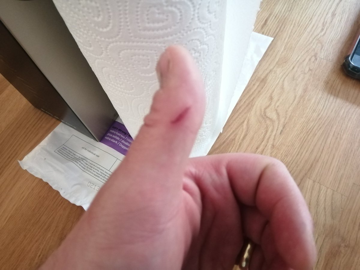 SMEEKLAR's tweet photo. Paper cut. Pah.
I see your paper cut and raise you cardboard cut..
Twice the slice
Half as nice...
#winework https://t.co/cCVxfqsype
