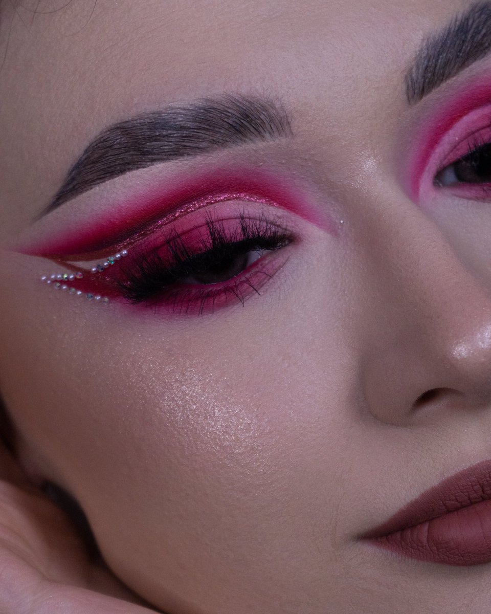 domixkromix's tweet photo. Cherry Crush @ColourPopCo 
Carnival III @bperfectcosm 
1995 @GerardCosmetics 🥰 https://t.co/ljlC2GGp0n