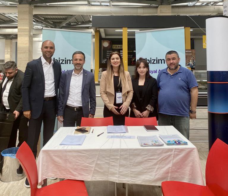 Bizimoncom's tweet photo. Bizimon olarak 11 Mayıs tarihinde THK Üniversitesi Kampüsü'nde gerçekleşen 3. Kariyer Günleri'ne katıldık. Gençlerle tanışmak, iş modelimizi paylaşıp fikir alışverişinde bulunmak, hayallerini dinlemek çok keyifliydi. Güzel organizasyon ve daveti için @THKUniversitesi'ne ederiz. https://t.co/t3lMvTVbHi