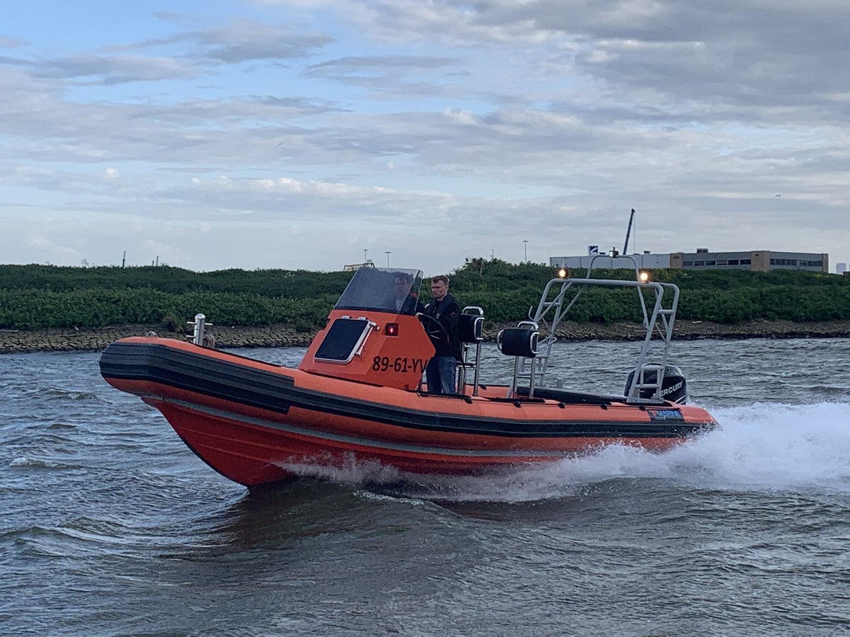 Deze TP Marine Rib hebben wij toegevoegd aan de verhuurvloot.
Een 8.5 meter lange rib met 300 pk, voorzien van nautische apparatuur, sleepbolders en 4 comfortabele seats. Bel voor meer informatie.#VDBM #TPMarine #Rib #Ribhuren