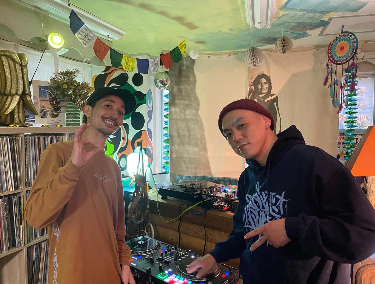 Numark_JP's tweet photo. 先日行われたDOMMY氏によるDJワークショップの様子です!!
一流のDJのような目で子供が真剣に学んでいる姿は微笑ましいですね😊
スペシャルゲストにDJ KEN-ONE氏も🔥
#Numark #DJ #DJコントローラー #DJスクール #練習 #ワークショップ #子供 #レッスン #スピーカー内蔵 #PartyMixLive https://t.co/uD6SgVpqfV