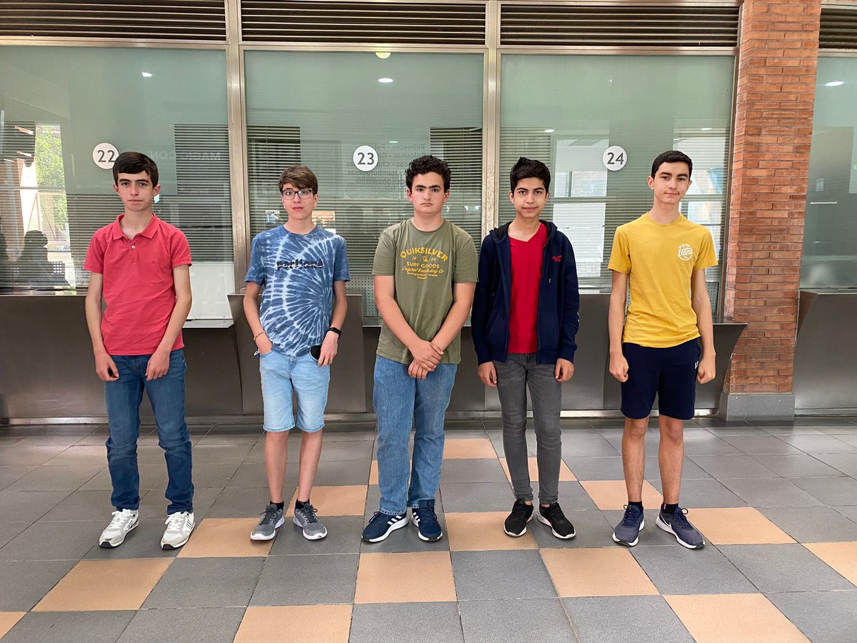 ThalesSevilla's tweet photo. Comienza la #OlimpiadaMatematica de @saemthales para el alumnado de 2ºESO. Aquí está nuestra representación de Sevilla, ¡Suerte Campeones! https://t.co/ZjgzamzM7m