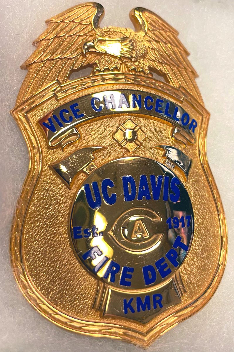 TheCornTrooper's tweet image. UC Davis Police Chief Joe Farrow &amp;amp; I honored Vice Chancellor Kelly Ratliff today with a shadow box of badges, patches, &amp;amp; challenge coins from @UCDavisFire &amp;amp; UCDPD. A kind, collaborative, &amp;amp; talented leader! Thanks for your support of #UCDFD &amp;amp; enjoy a well deserved retirement! 💛💙