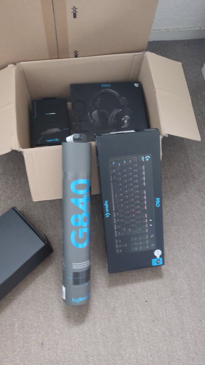 BeneneHS's tweet photo. I have been playing with the same gear since I started in esports in 2017. Now it's finally time for an upgrade 😏. Thanks @LogitechG &amp; @mConesports 👊 https://t.co/TyMpzWL6Hs