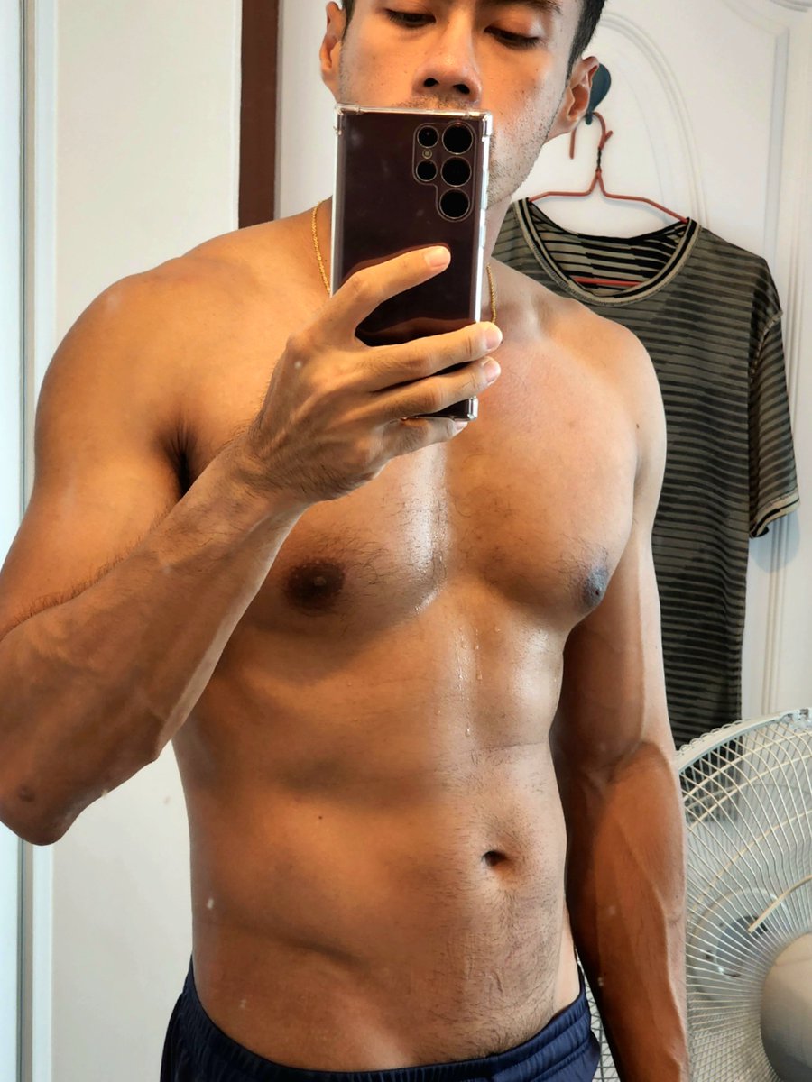 ietumz's tweet photo. อบอ้าวมาก อาบน้ำดีกว่า 🚿 https://t.co/CLtTcyoQ69