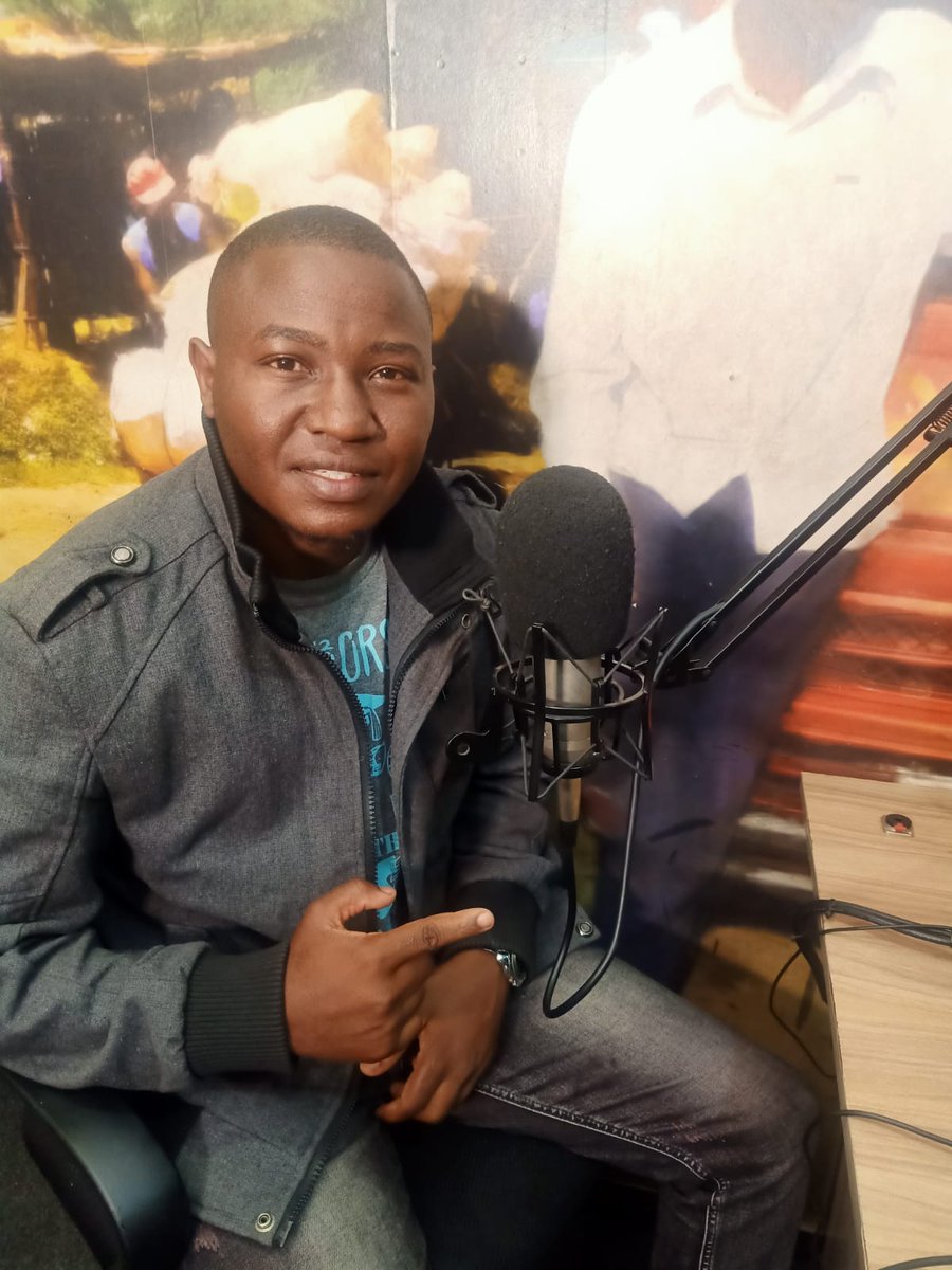 GhettoRadio895's tweet photo. "2015 ndio nlianza kusomea camera na mamode wakanilike na saa hii nimegrow, hio ndio job napiga." @d_ombati #TrueGhettoStory #Brekko https://t.co/ExsEvjiB0g