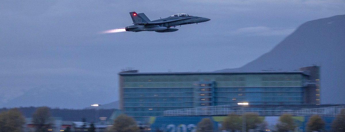 Kent_YVR's tweet photo. Last set 😁 @RCAF_ARC #CF18 closeup and, skipping to the good part - The #afterburner launch. 👏😎 Check eyetrapperyvr’s video on Instagram. #yvrspotters #avgeek #CF188 #Hornet #188937 https://t.co/OCXNmNfGhR