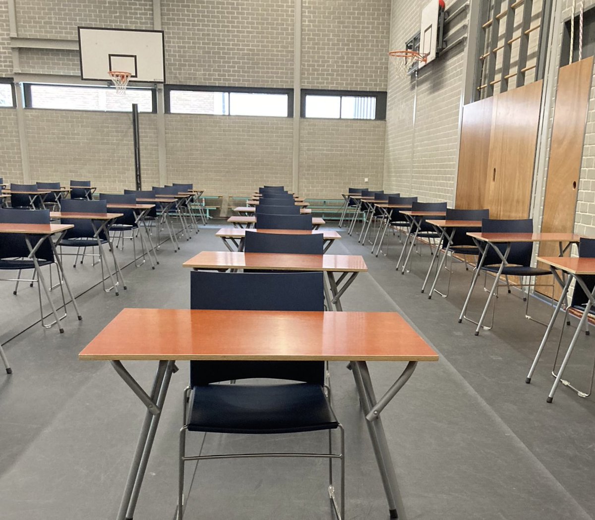 Vandaag beginnen de eindexamens. Gelukkig zijn onze gymzalen er al net zo klaar voor als onze leerlingen.

Veel succes, allemaal! 💪