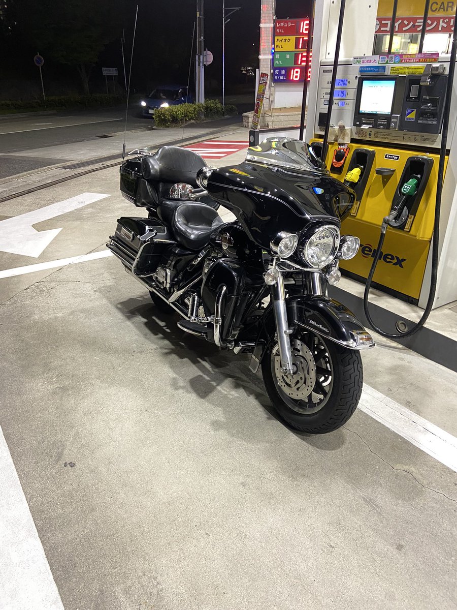 ro2_yr's tweet photo. 憧れのバイクを手に入れたから改めて！

名前：辛ぴよ丸小次郎
性別：男
年齢：23
住み：兵庫
車種：ゼファー750、FLHTCU-I、cb400sf nc39 sp2、マグナ50
好き：ネイキッド、アメリカン
一言：改めてよろしくお願いします！

#バイク乗りと繋がりたい　
#cb400sf  #ゼファー750 #マグナ50 #ハーレー https://t.co/K9HExdUE36