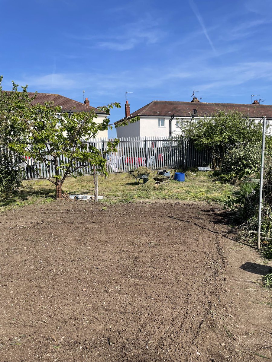 Fabulous day down at our new allotments the amount of work we got done is amazing

We are clearing this space for our veterans to use to help with mental health and wellbeing 

If you want to get involved in our please email Helen.skinner@hull4heroes.org.uk

#strongertogether