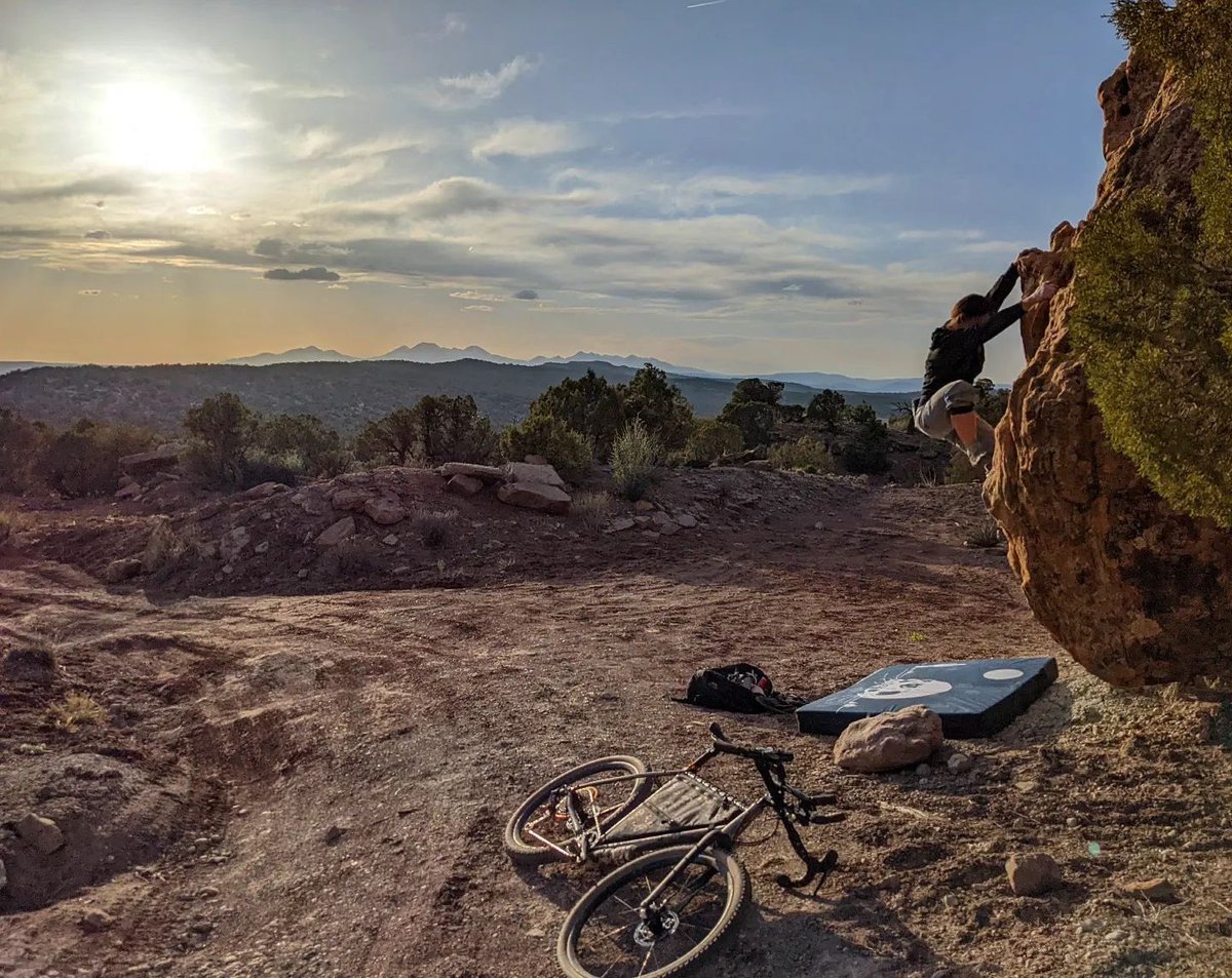 WestEndColorado's tweet photo. Check it y’all! The West End Gravel Rush registration is LIVE! Mark your calendars and save the date for September 17, 2022! Details👇
https://t.co/DEslpnLZw7

📸: Repost IG/@westendgravelrush
🏜: The Wild West
📍: West End, CO

#mtbcolorado #gravelbiking #bikecolorado #colorado https://t.co/X91VgLZGIE