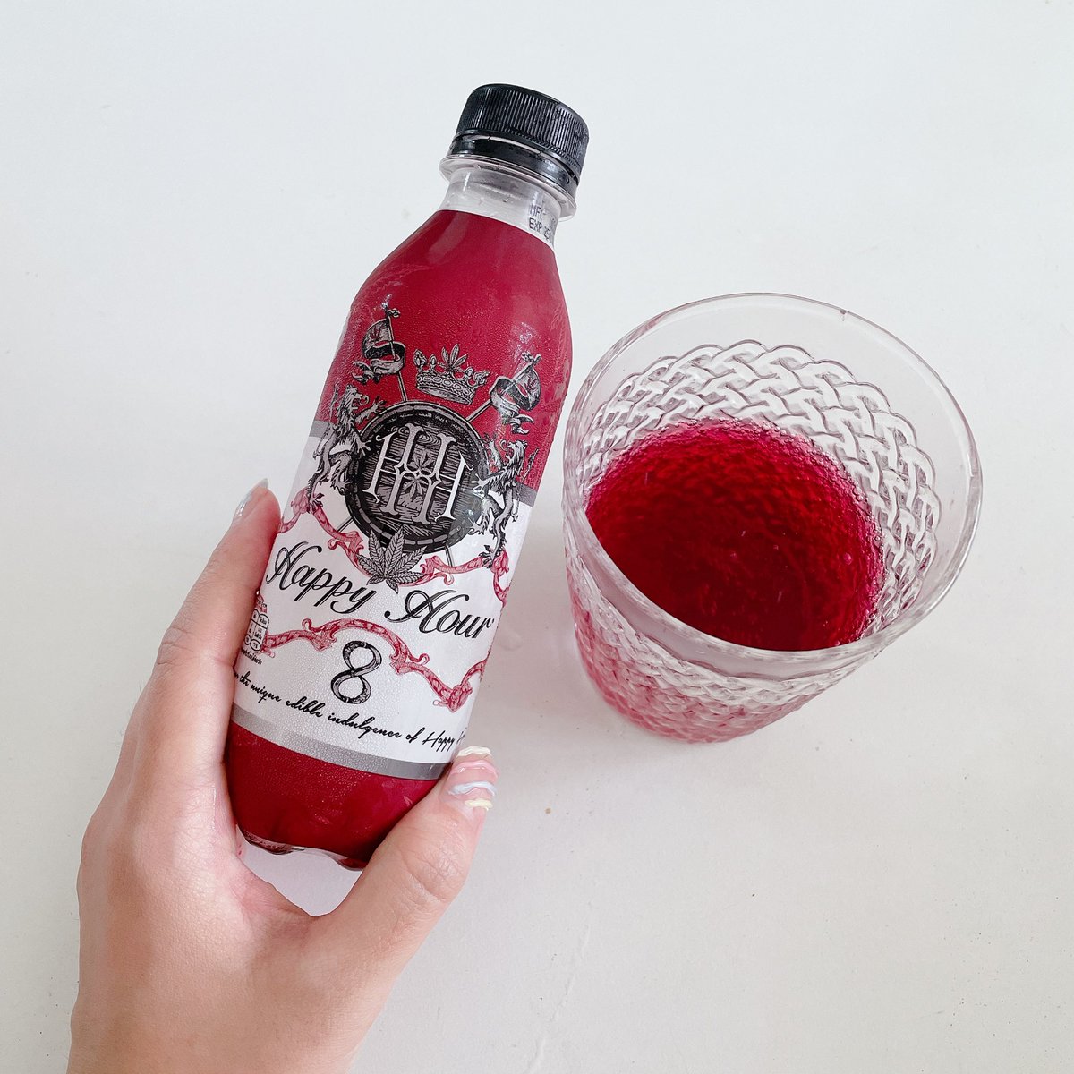 faifaii_12's tweet photo. ถึงเวลาพักผ่อนหย่อนใจ🍷🥳 เราซื้อน้ำกัญชาอัดก๊าซ Happy Hour ติดตู้เย็นไว้เลย กลิ่นหอมไวน์อ่อนๆ ชอบกินผสมกับโซดา คือสดชื่นมาก ไม่หวานเกินไป ดื่มง่าย เห็นแบบนี้แอล 0% นะจ้ะ ไปลองกันเครื่องดื่มอารมณ์ดี๊ดี #อร่อยไปแดก #อร่อยบอกต่อ #mixกับอะไรก็ฟิน https://t.co/5cgd3bkSGW