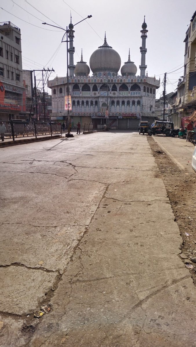 MaindoxResearch's tweet photo. @JBS280 @vichitra_jeevi @RituRathaur @sdeo76 @OpIndia_com @mrsinha This is the Jama Masjid in the same town of SAGAR, MP and it is in the middle of the road as well as the 'Smart City' project but it is not touched. 

However, the Masjid filed a petition in MP court and court ordered the stay on Masjid demolition. @RituRathaur @Bharatvidya1 https://t.co/mbP6ooZ9EK