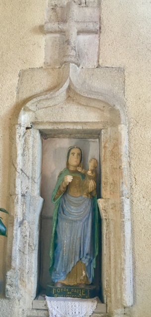 RosairedeFrance's tweet photo. Reine de tous les saints, priez pour nous 
Notre-Dame du bon réconfort, Saint Jacut du Mené (22) via Catherine https://t.co/mcTg9MzEXr