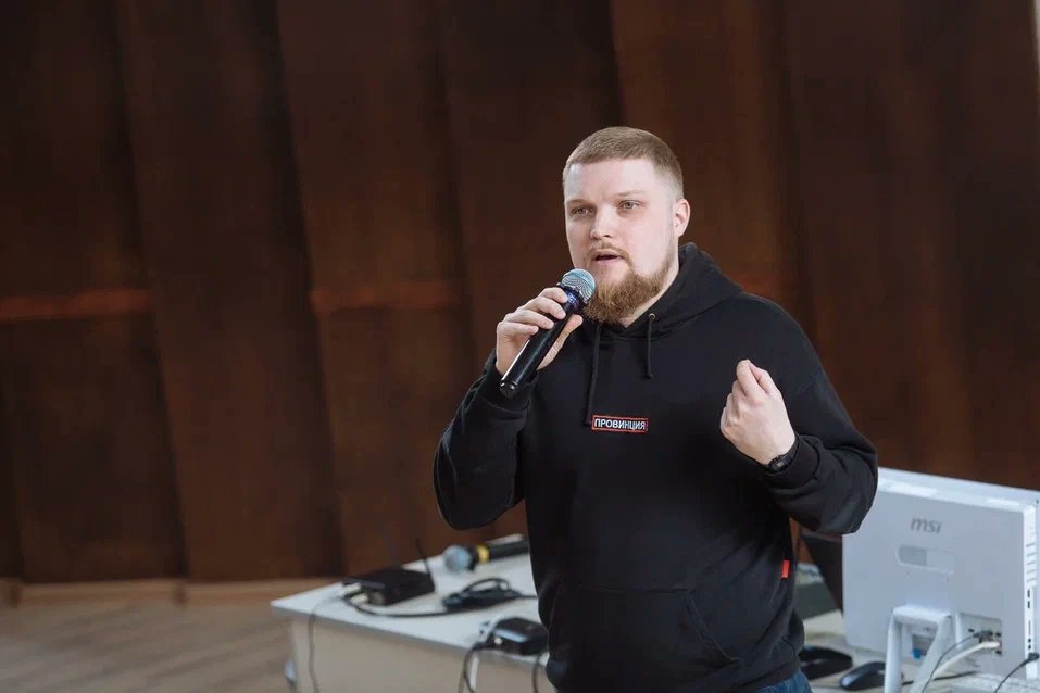 NESHKOVSER's tweet photo. Разработал лекцию, запартнерился с проектом #Московскийдиалог и поехал по вузам. 
Первым был РГУ им. Косыгина. Пришло приличное количество студентов. 
Отдельно коснулись темы внутреннего противодействия психологическим диверсиям. https://t.co/VjblhHyKAg