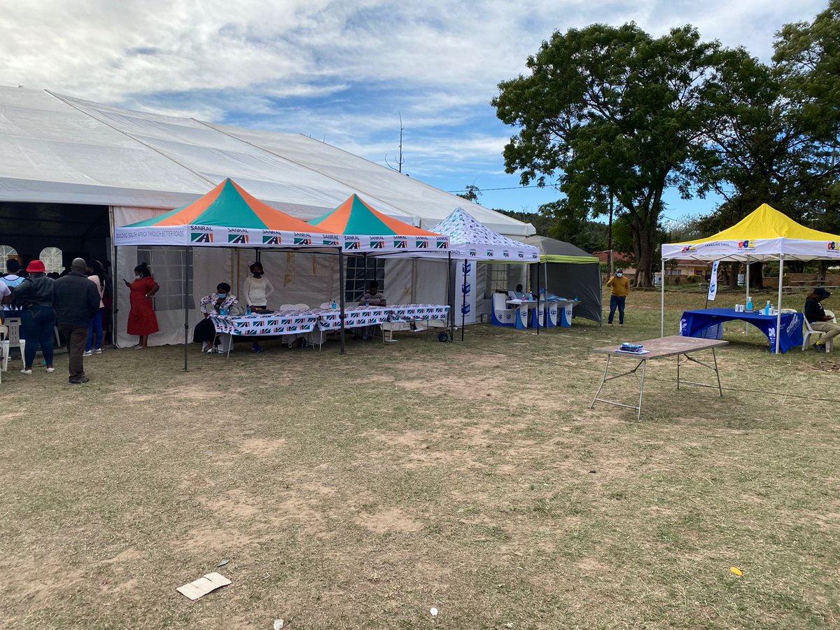 CryptoMadeFun_'s tweet photo. Learners from Grade 7-12 prepare yourselves and Go to Chris Hani Education District...Eastern cape career and science expore 
Supported by @SANRAL_za @OldMutualSA @SuvChallenge 
#MakingEducationFashionable https://t.co/bwIoM7hdPy