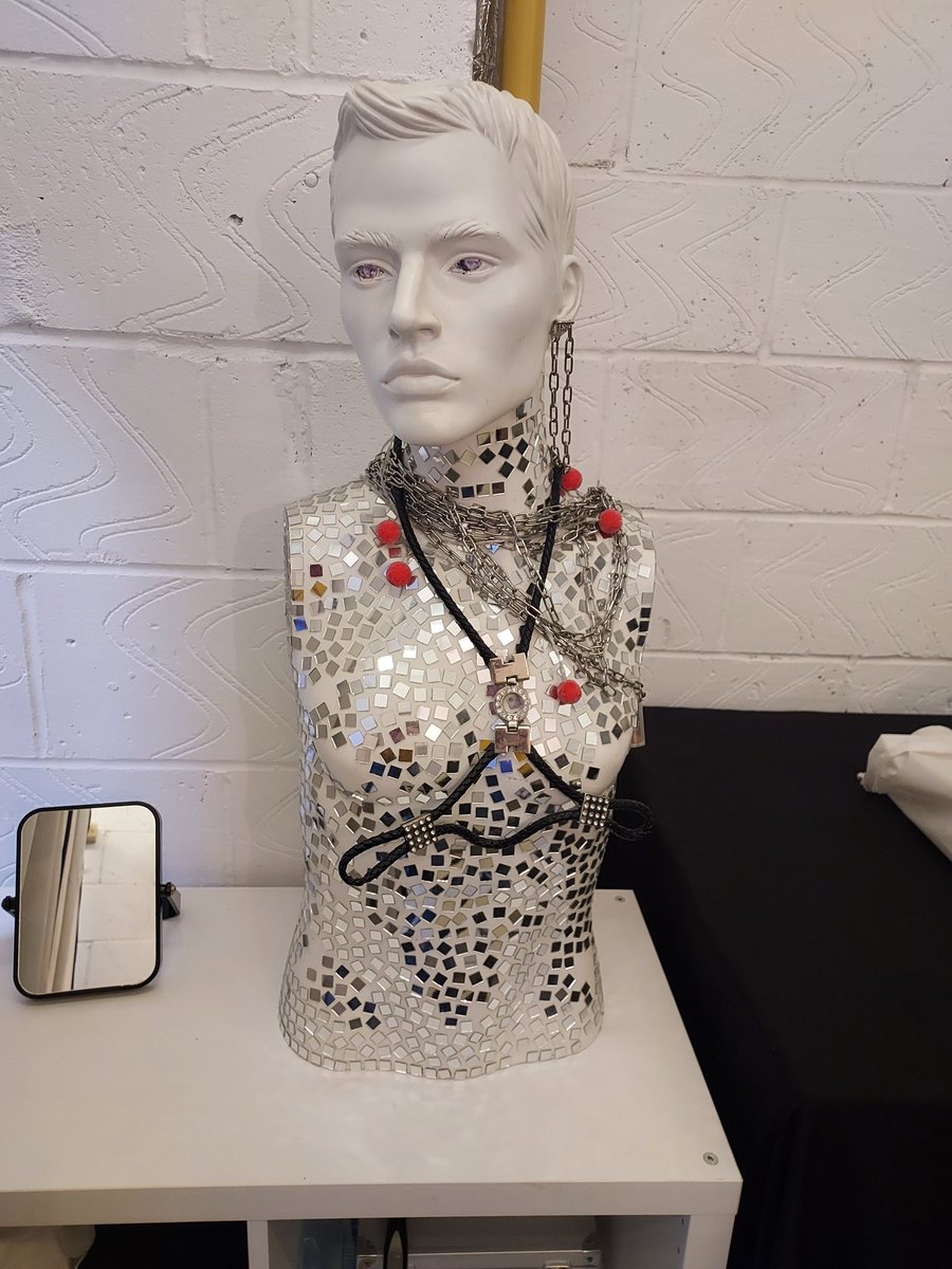 MistressFreya14's tweet photo. This is my new friend Hands. He is watching over my chamber while I'm not there. I think he needs a hat! https://t.co/GVdXwyOOr7