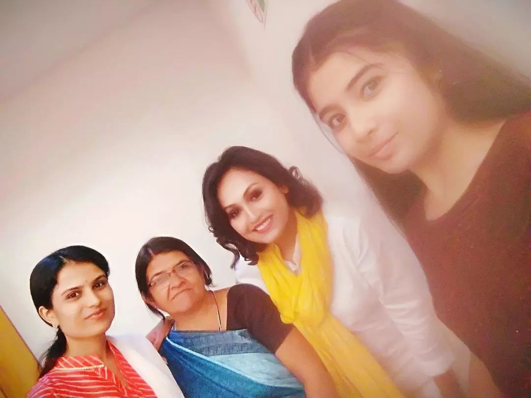 myAngelArchana's tweet photo. #_ashishrajesthanirana_1111 Our first pic is with Archana Mam 😊❤ Despite being such a big celebrity, she is very simple, comfortable and a good person, it was a great pleasure to meet her😊🙏 @ArchanaTaide
@ashish30sharma
#rachayitafilms
@DharmishthaD
#Khejdi #IIMCFF #delhi https://t.co/9p66NlobgC