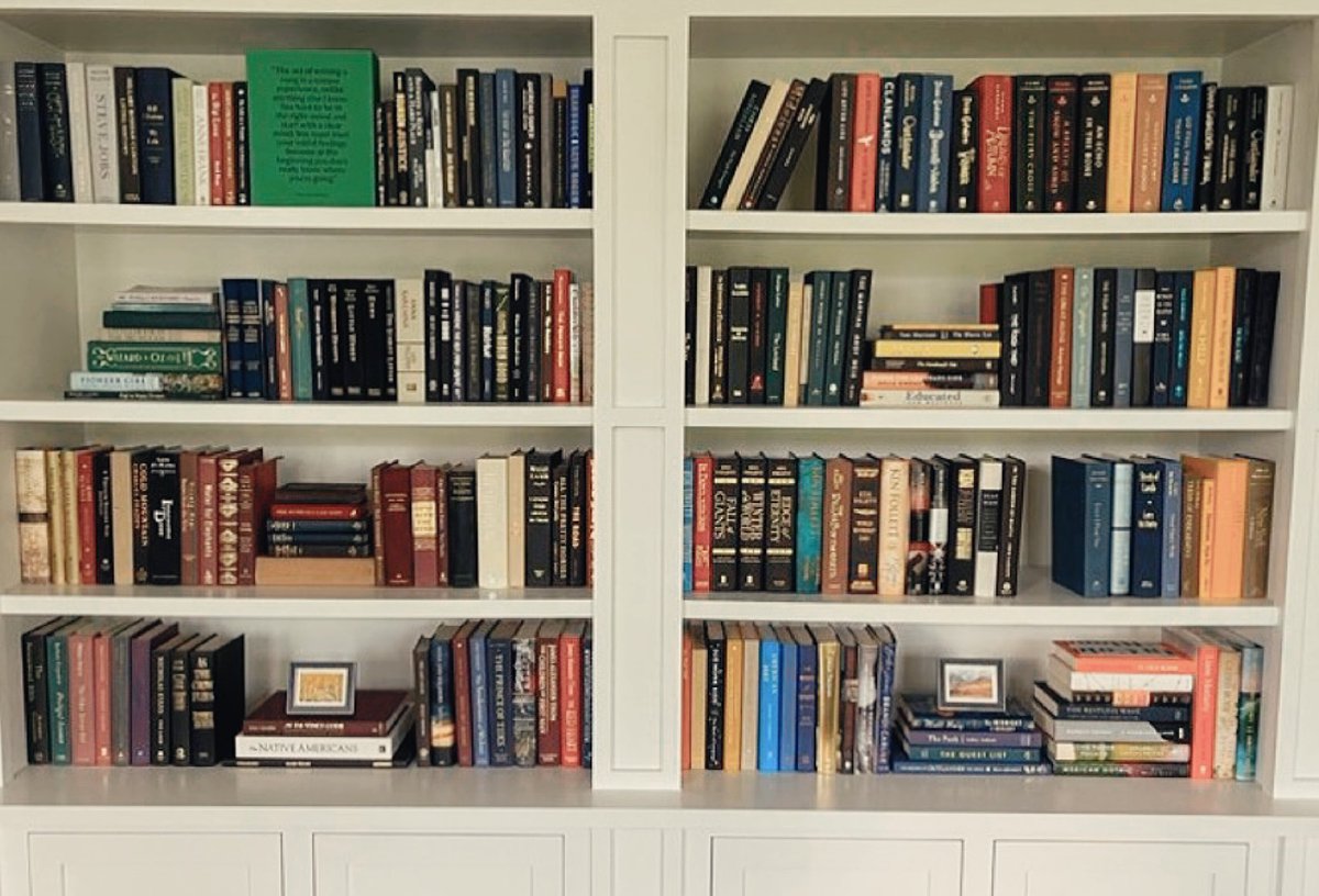 poorbjorn's tweet photo. “Just the knowledge that a good book is awaiting one at the end of a long day makes that day happier.” - Kathleen Norris

photo 📸: @JLongClark 
#reading #nonfiction #books https://t.co/5aW5C666gJ