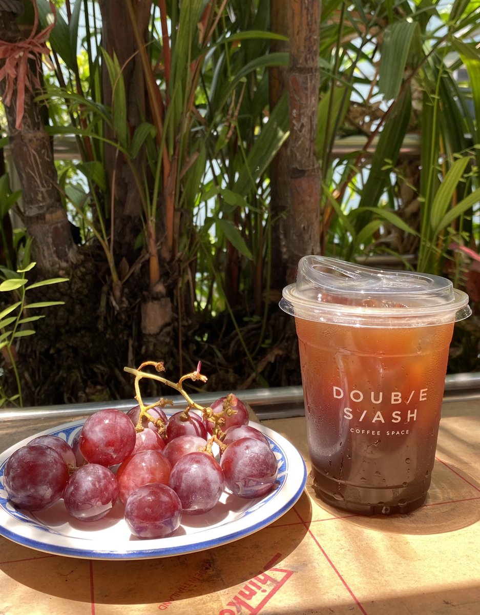 artmarchhh's tweet photo. Before starting afternoon works
Today’s choice: Black Ice (Balance // Acidity // Cocoa)
☕️ + 🍇 —-> 👨🏻💻
#Doubleslash
#Doubleslashcoffee https://t.co/fAhgNb4iwy