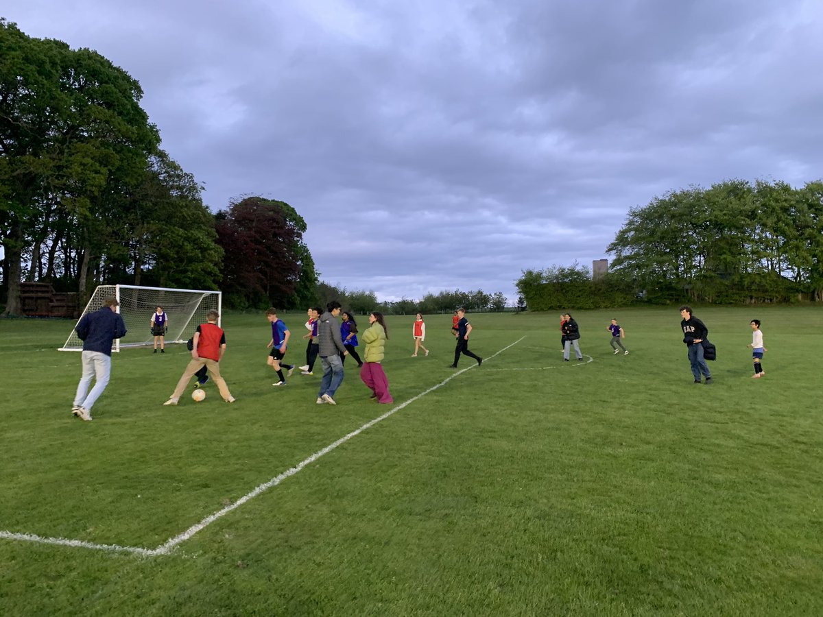 RoundSquareHse's tweet image. A fantastic evening for the year 9’s who played in a mixed football competition for Mental Health Week with a focus on ‘Loneliness”. Well done to Joe G (Yr12) for heading this up and all the Wellbeing watchers for making this work so well