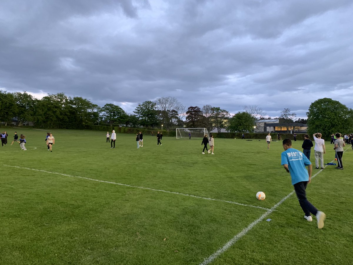 RoundSquareHse's tweet image. A fantastic evening for the year 9’s who played in a mixed football competition for Mental Health Week with a focus on ‘Loneliness”. Well done to Joe G (Yr12) for heading this up and all the Wellbeing watchers for making this work so well