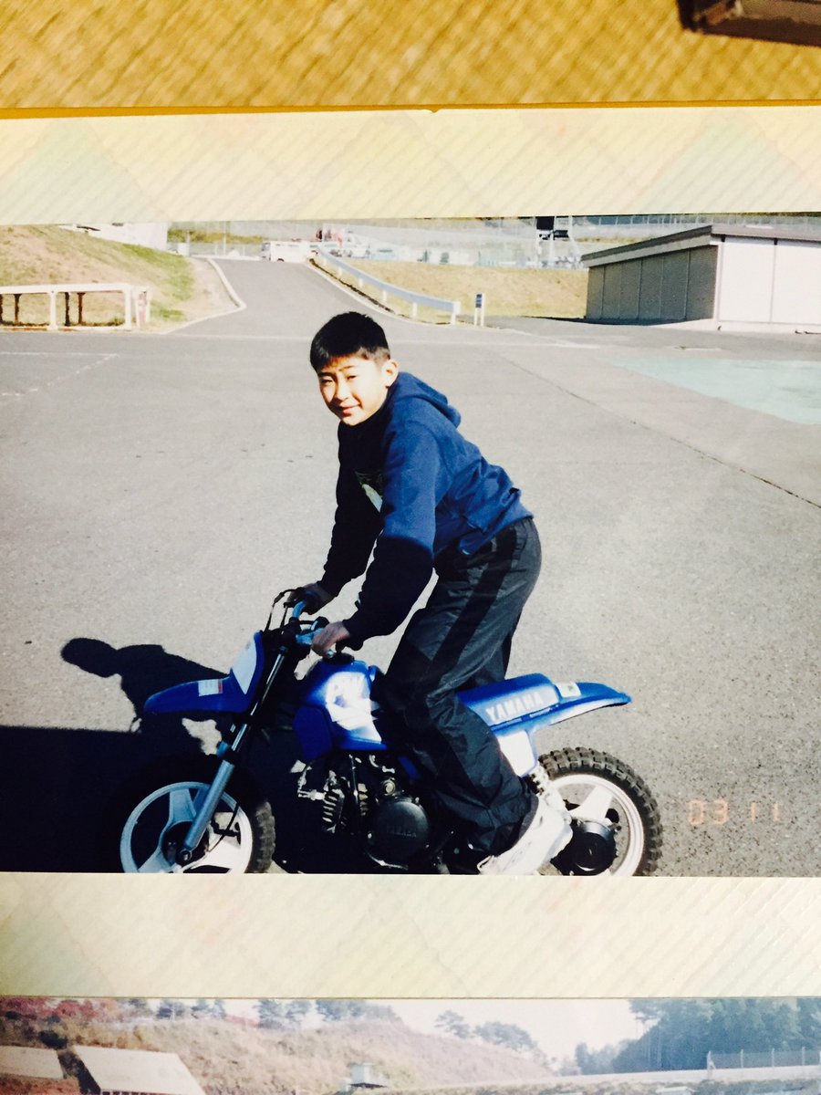 SAntosian13's tweet photo. バイク屋に生まれて
警察→消防→保険屋と渡りあるいて
結局今バイク屋で働いてる
バイク最高🏍
#私の乗ってきた歴代のバイク
#バイク好き
#バイクが好きだ
#YZFR1
#YZFR6
#SV400S
#PW50
#PW80 https://t.co/Ggw1jaC0NS