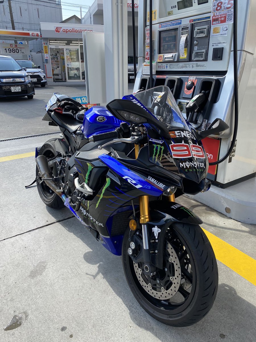 SAntosian13's tweet photo. バイク屋に生まれて
警察→消防→保険屋と渡りあるいて
結局今バイク屋で働いてる
バイク最高🏍
#私の乗ってきた歴代のバイク
#バイク好き
#バイクが好きだ
#YZFR1
#YZFR6
#SV400S
#PW50
#PW80 https://t.co/Ggw1jaC0NS