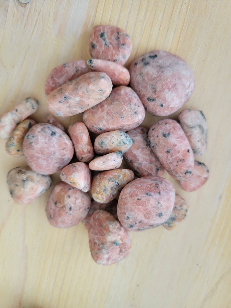 acreativeco_'s tweet image. New goods coming you way for summer.  Light and bright in our #etsy shop: Orchid Calcite Stones

#smoothingvibes #calmingstone #chakra #healingstone #etsyshop #orchidcalcite

etsy.me/3Ma4j7I #pink #oval #calcite #protectivestone #healingston