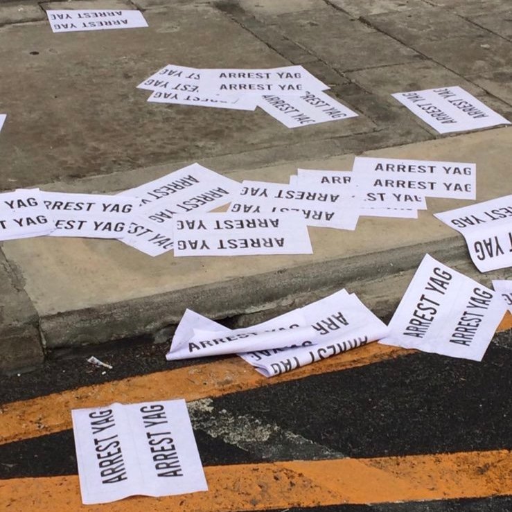 NasreenDelta's tweet photo. Anti Yameen protests in #Maldives !
Protestors have drawn Graffiti of Arrest Yameen at his residence and party office.
Flyers of Arrest Yameen found all over on the road. https://t.co/H50eVyCzwS