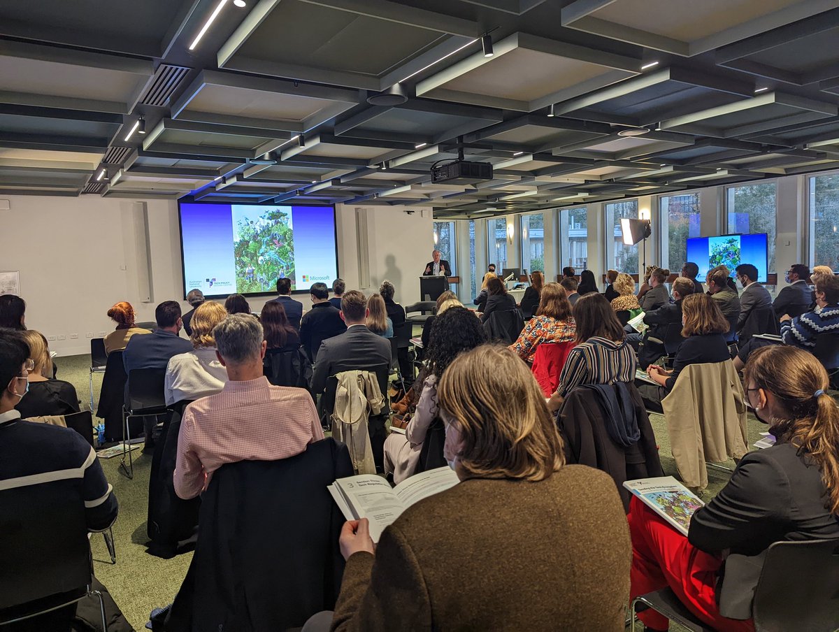 And now <a href="/cosmicpinot/">Brian P Schmidt</a> ... Reminiscing about the Birch bldg, celebrating the work going on here... And saying hello to <a href="/TimWattsMP/">Tim Watts MP</a> who is always interested in these questions #NewCybernetics