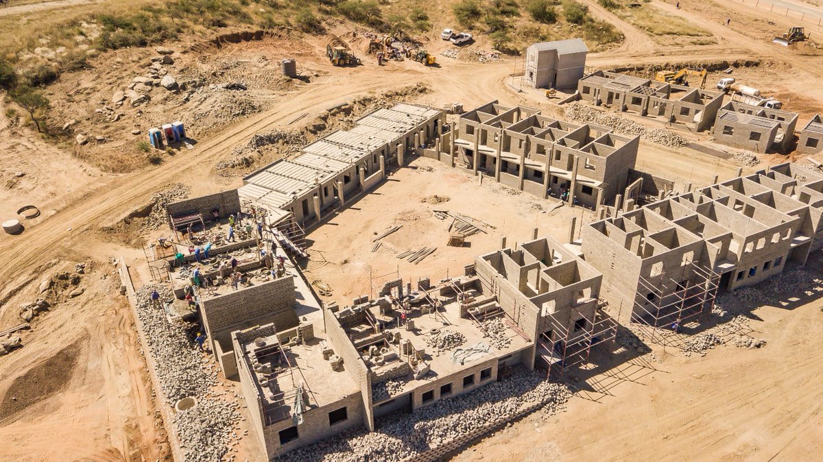 rtonamibia's tweet photo. Progress on site:
New blocks of Sectional title homes and apartments are currently under construction.
#progressonsite #sectionaltitleshomes #apartments #development #housing #realestate #ongosvalley #windhoek #Namibia https://t.co/SpSCyn7xtl