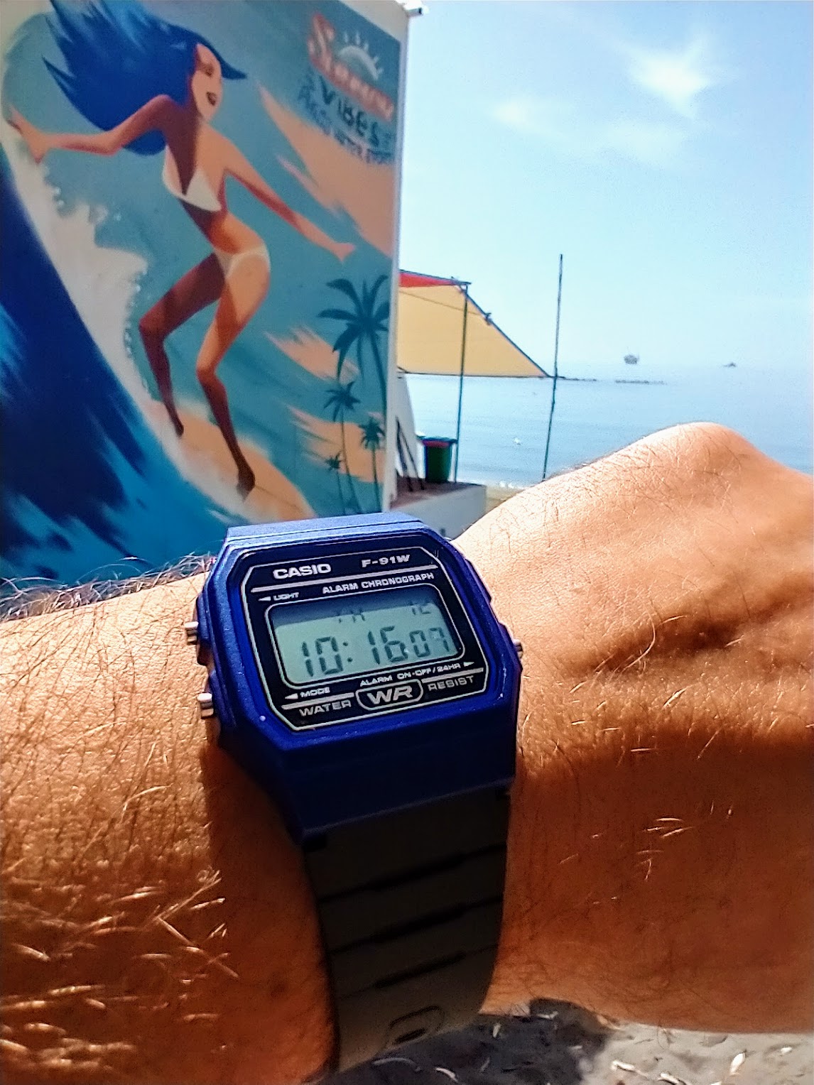 Michael on Twitter: "Happy Thursday watch lovers, morning summer vibes with fun little Casio F-91W Short review https://t.co/MPzw3L1yP1 #coolwatchreviews #watches #thursdayvibes / Twitter