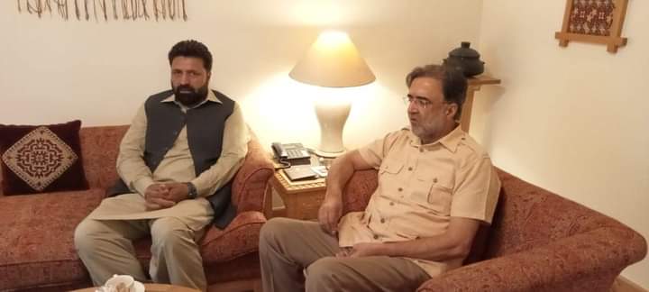 taaruf_abbas's tweet photo. It's an ironic dilemma why we are reluctant to produce our own leadership and politicians who may assume seat of minister JK&amp;GB affairs instead of welcome to viceroy hind and lords of Punjab.When this trend mind of  political Slavery of pro ladkana,Bani Gala and Rawind will end https://t.co/STNsvsG7EC