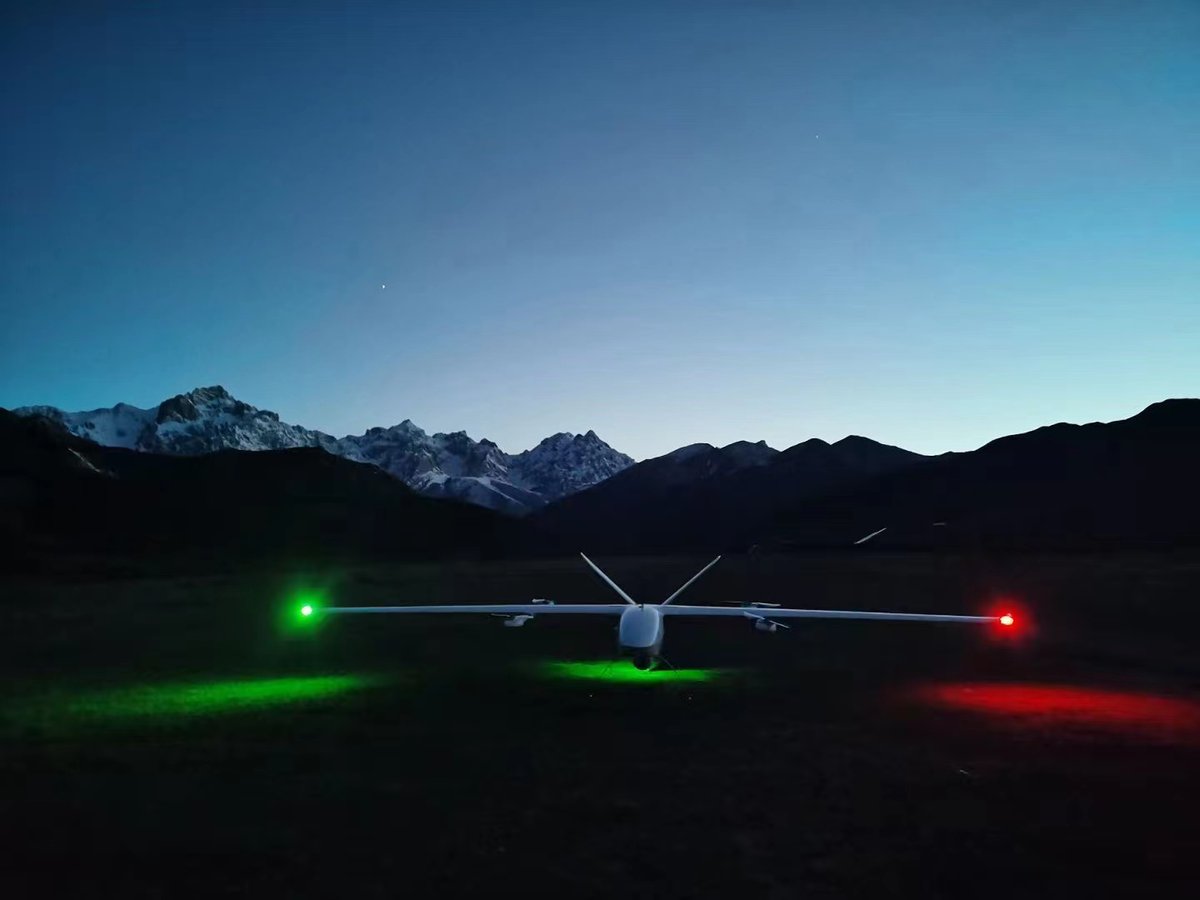yangdaonline's tweet photo. #SkyWhale #VTOLs are doing their job at night and in the high-altitude mountains. Delivery cargo with gimbal camera. https://t.co/rfGpTwRlLl