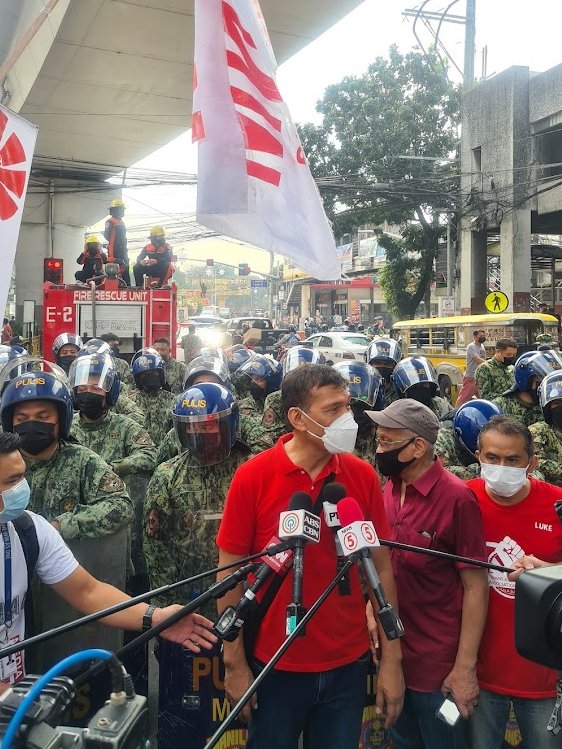 WaldenBello's tweet photo. Congrats to Ka @LeodyManggagawa whose influence was much, much greater than the votes he got. 

Thanks especially for killing two myths: 
1) that one has no choice but to vote for the lesser evil; and 2) that the Left has no choice but to run as a "buntot" to liberal elite. https://t.co/YfCuQMJ2Pf