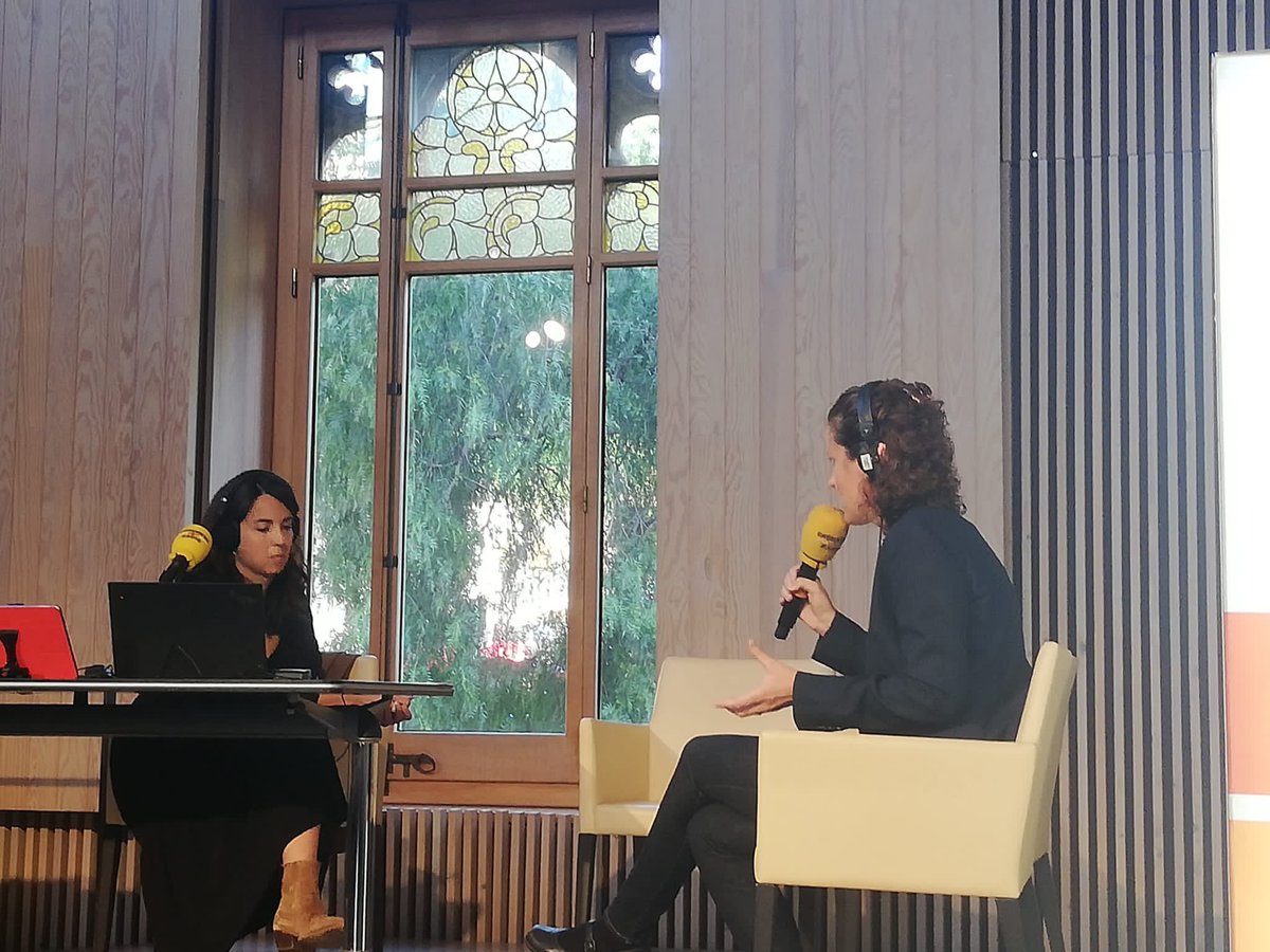 COIBarcelona's tweet photo. “El reconeixement social de les #infermeres passa per millores en les seves condicions laborals i professionals. Estem demanant que les persones estiguin ben cuidades” @GalbanyPaola, presidenta del #COIB, al @maticatradio #DiadelesInfermeres https://t.co/KWI6PBXnMg