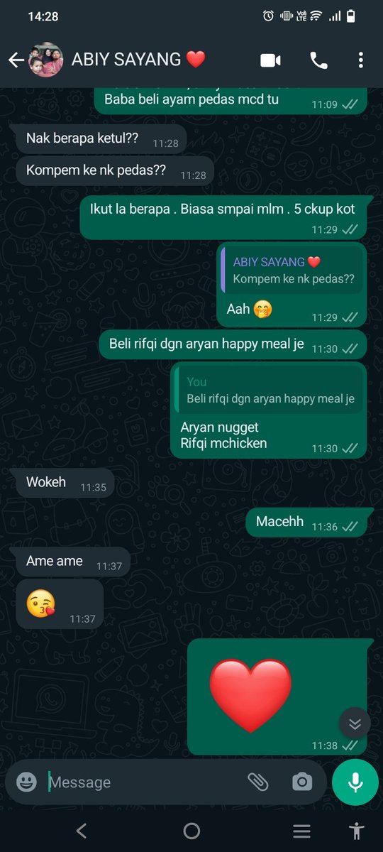 SyahkilaMustafa's tweet photo. Metacehhh ❤️🤪 @DystrxFlva 
.
Dia thu bini dia x makan yg terlampau pedas , cuma kkdng teringin nak makan . Haha tapi kalau tk habis mkn , mmg baba yg kena habis kan 🤣 https://t.co/trUes3CqOP