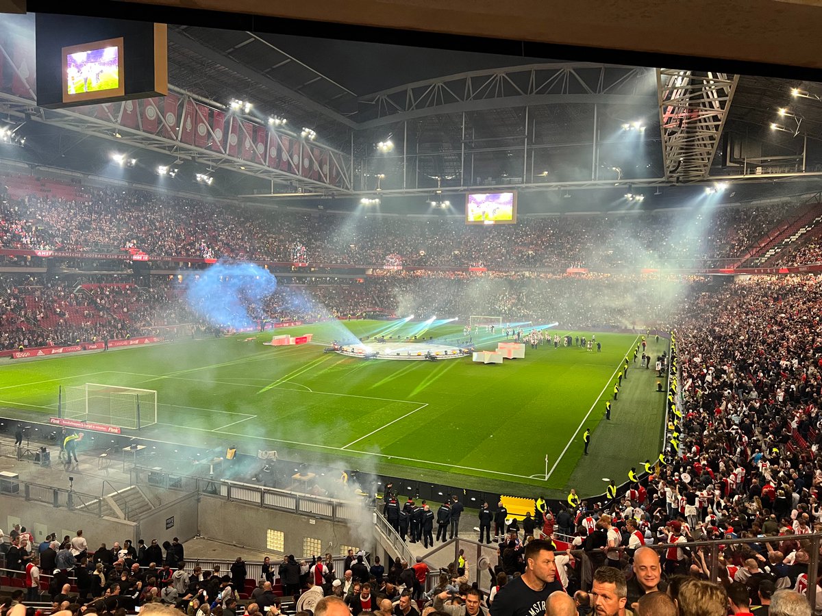 Het fotoverslag van de kampioenswedstrijd komt vanavond op onze site online! #ajahee #xxx6 Ajax Kampioen