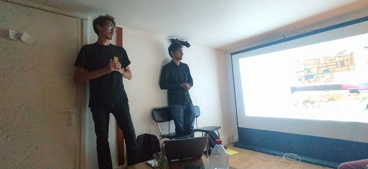 Belle présentation ce soir de #CGautier et <a href="/jsamwrites/">Dr. John Samuel 🏳️‍🌈</a> à cet évènement #pint22  #science #mediation #citoyens <a href="/univ_lyon2/">Université Lumière Lyon 2</a> <a href="/LIRISLyon/">LIRIS</a> <a href="/CPELyon/">CPE Lyon</a> <a href="/LabExIMU/">LabEx IMU</a> ; merci Laurène Smykowski pour l'organisation.