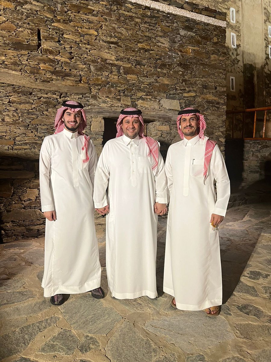 abusarrah_'s tweet photo. سعدنا ليلة امس بقصور ابو سراح التاريخية بزيارة :
الاستاذ / فهد بن ناصر العرجاني 
الاستاذ / عبدالعزيز اليامي @azeez000a 
الاستاذ / مشاري الوادعي https://t.co/ptsgcZ5PRT