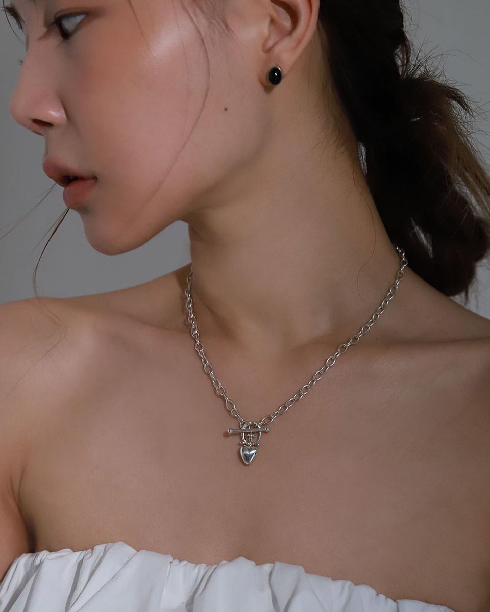 AmonSeoul's tweet photo. Heart anchor necklace💘

#아몽 #여름주얼리 #토글목걸이 #실버주얼리 https://t.co/C2356VGNSc