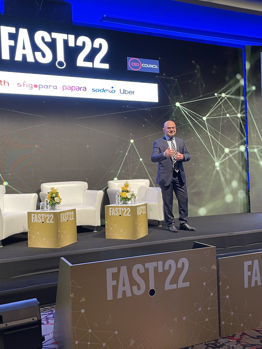 MuratYesildere's tweet photo. “Sermayemiz insan” diyerek yola çıkan @SirketDoktoru #Fast22 etkinliğini açıyor.
@FastCompanyT üçüncü yılını kutlasa da, otuzüç yıllık birikim, iletişim ağı ve enerjisi ile devam ediyor… https://t.co/aLeHJXoi0Z