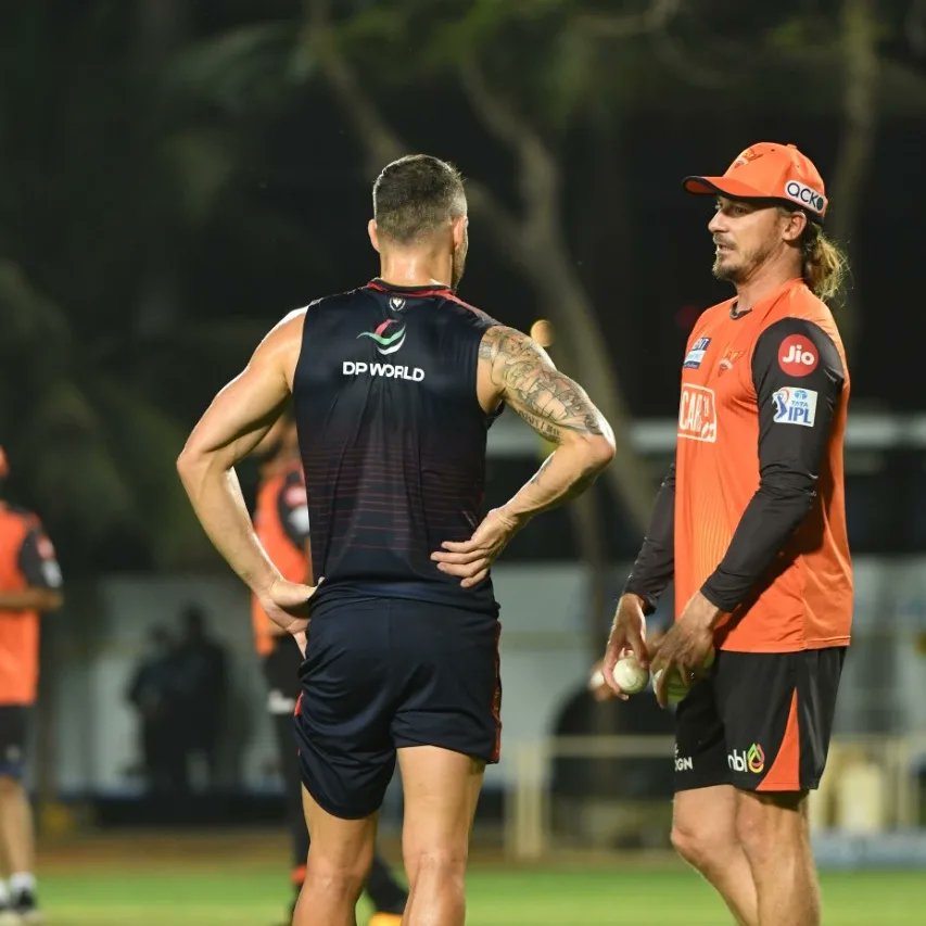 rcbfansofficial's tweet photo. South African connection 😌😌

#RCB12thManArmy #IPL2022 #TataIPL #RCB #FafDuPlessis #DaleSteyn #CaptainFaf #PlayBold #BoldArmy https://t.co/DJQlITUyXd