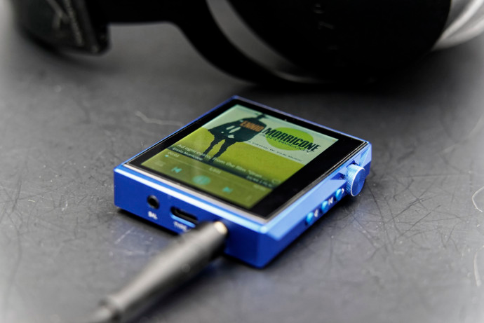 headfonia's tweet photo. We review the @Hidizs AP80 Pro-X Portable Player. It's one of the most interesting DAPs of the moment. It’s affordable, compact, sturdy, snappy and provides good sound. Find out all about the
@hidizs_hifi AP80 Pro-X, now on HFN. https://t.co/OJPeNPkVsE #headfi #hidizs #ap80prox https://t.co/SuiHYXAuap