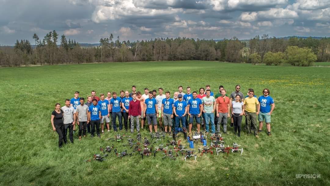 JakubKaras3's tweet photo. Minulý týden se skupinou multi-robotických systémů ČVUT, kteří testují nová využití autonomních dronů. Pár našich fotek níže... 🚀 #drony #cvut #autonomnidrony https://t.co/s9JjKU9O1o