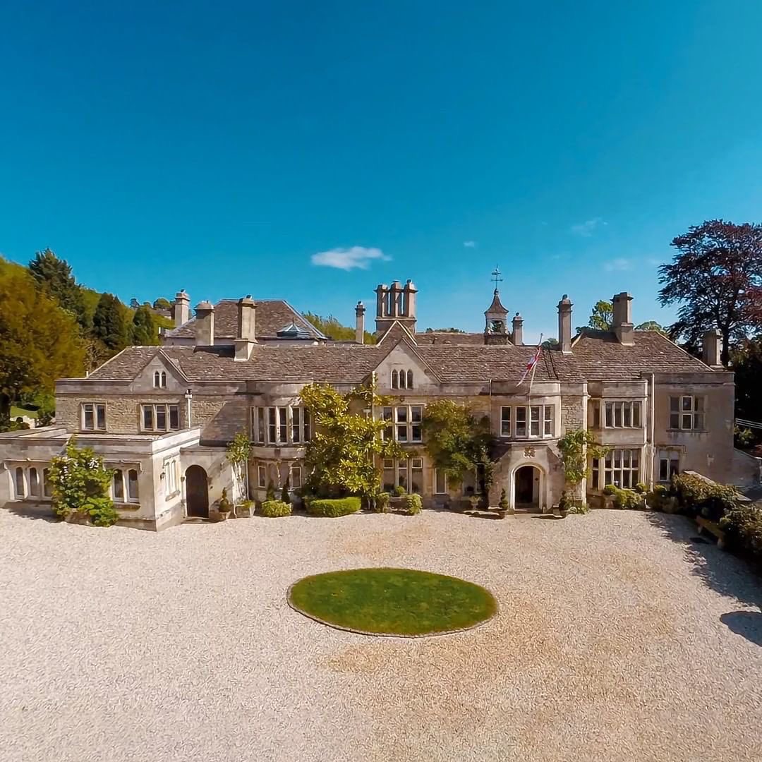 WigwamProperty's tweet photo. Wow! π Take a look at this gorgeous property π
On the market with @knightfrank, guide Β£5 mil.
https://t.co/jdUuM5IJPi
Credit @stacksfullerpropertysearch
#cotswolds #thecotswolds #cotswoldbuyingagent #cotswolds_culture #cotswoldshiddengems #manor #manorhouse #countrymanor https://t.co/TEt1apJ8Mr