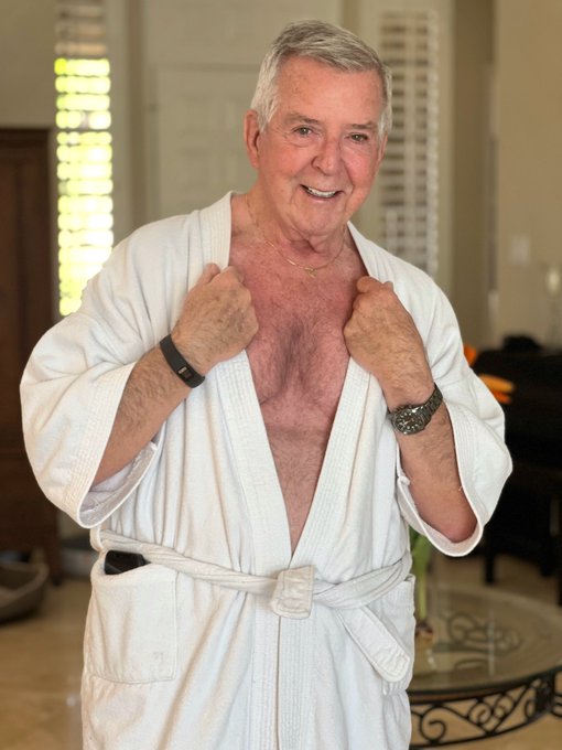 Spa day in Rancho Mirage - relaxing after a hot photo / video session with @daddiesbyeze1 https://t.<a href="/tag/suitandtie"class="tags"><span>#suitandtie</span></a><a href="/tag/gaypride"class="tags"><span>#gaypride</span></a><a href="/tag/papi"class="tags"><span>#papi</span></a><a href="/tag/skinnydipping"class="tags"><span>#skinnydipping</span></a><a href="/tag/dilf"class="tags"><span>#dilf</span></a>